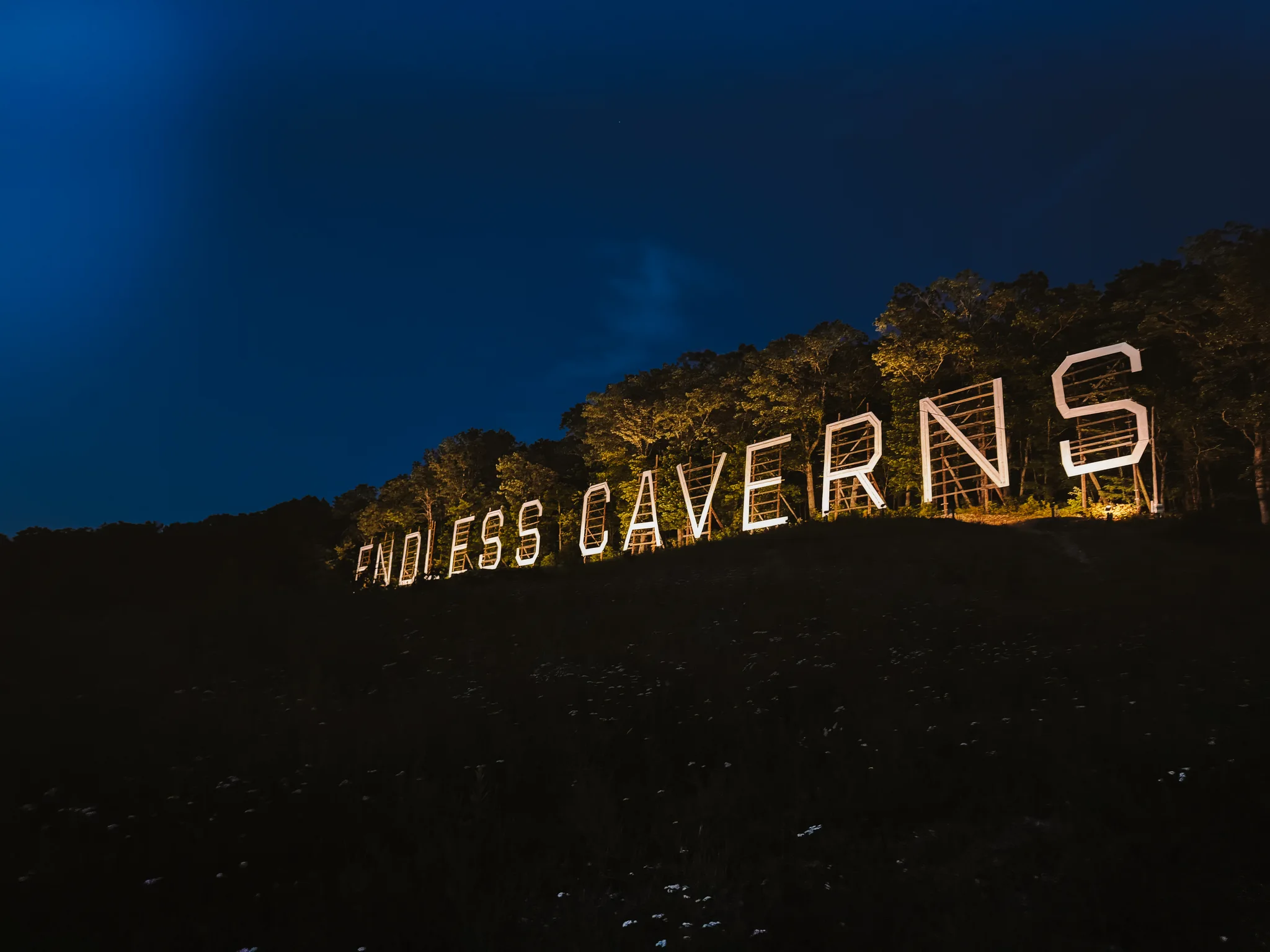Endless Caverns Sign